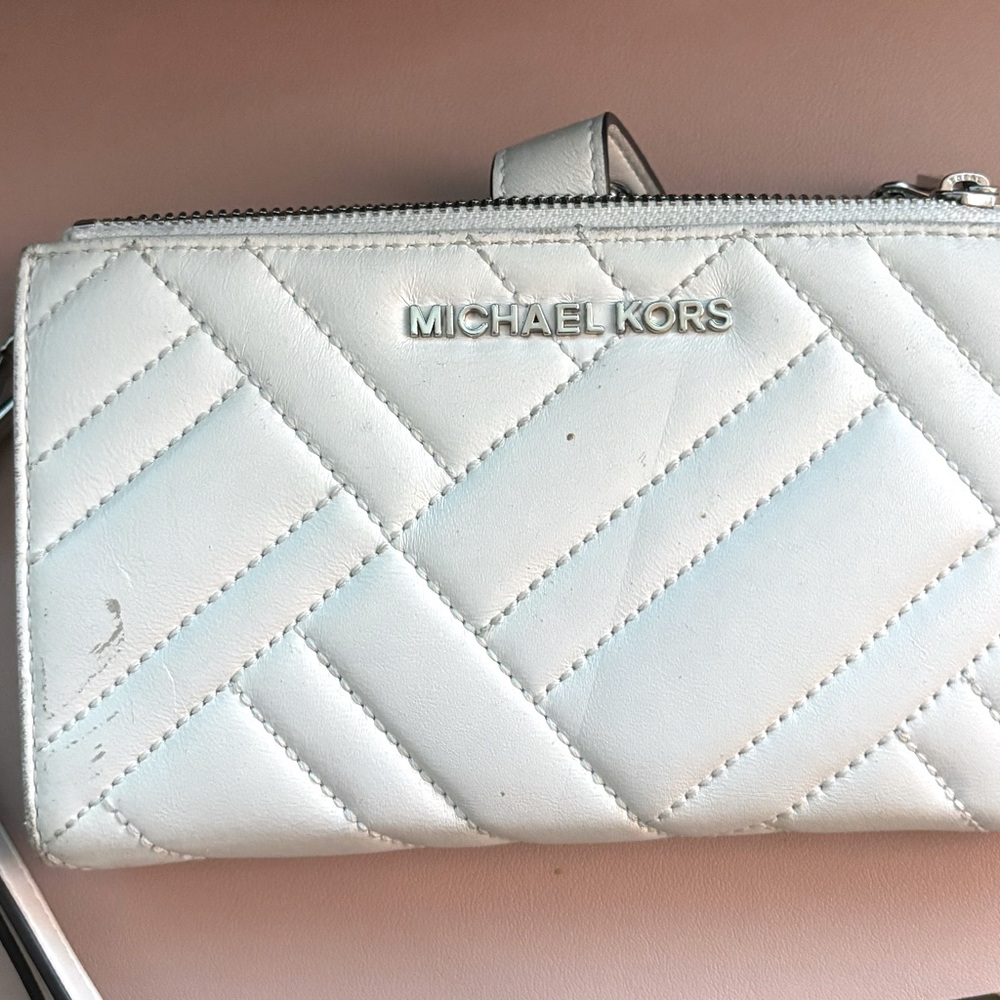 MK wallet- white